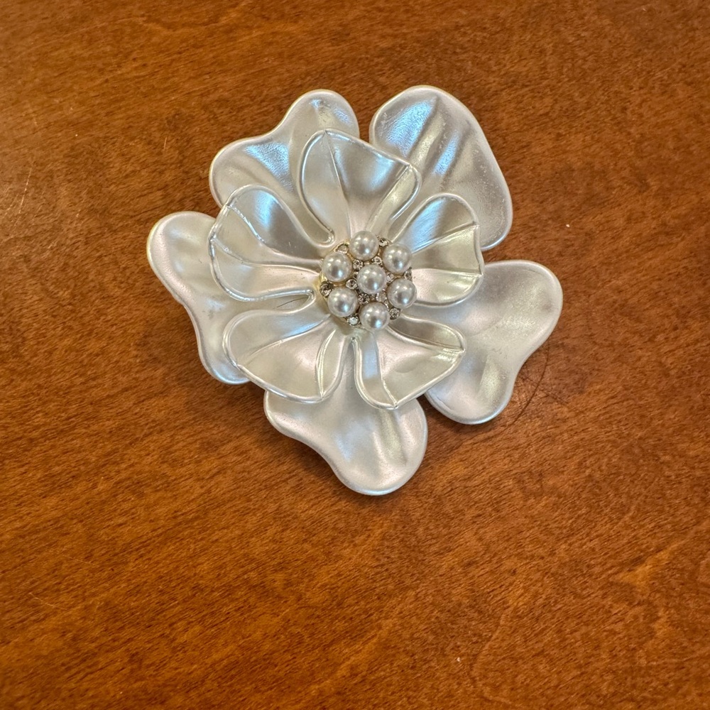 Shell Flower Brooch